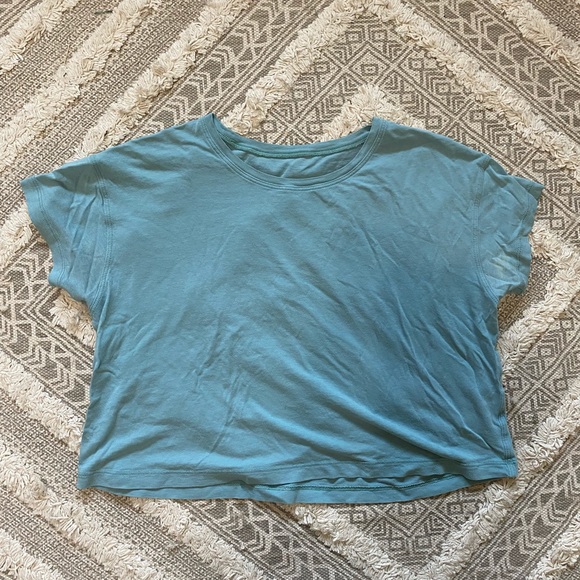 Lululemon crop tee, size 4. - Picture 1 of 1